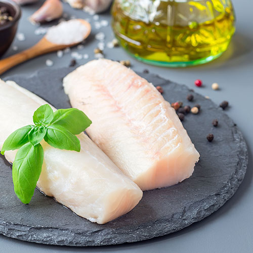 Kulmule med salat og kartofler vendt i ærtepesto